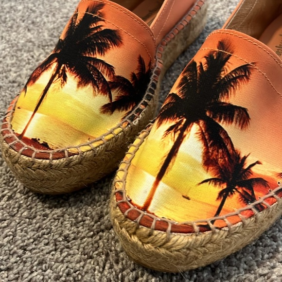 Jeffery Campbell Tropical Print Loafers size 38 - Picture 3 of 9